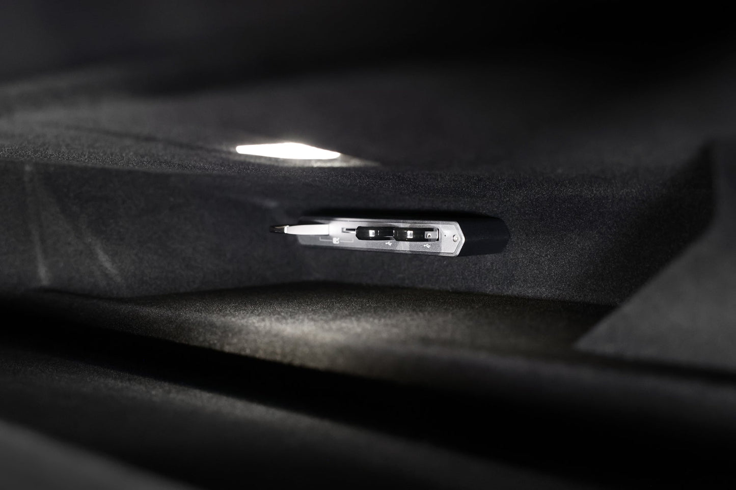 Dual-Function Storage HUB (MicroSD Reader & Tesla USB)-1
