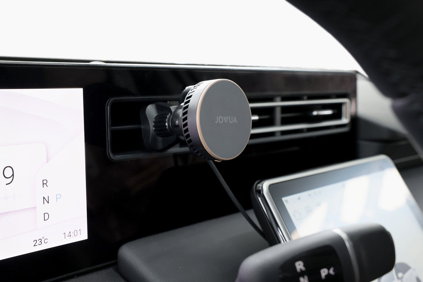 Active Cooling Universal MagSafe Car Mount for Air Vents-2