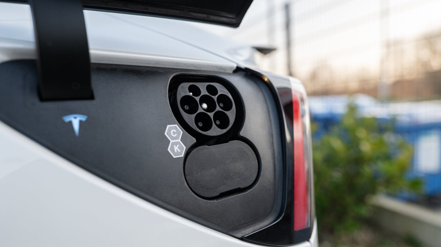 Bescherm de laadaansluiting van je Tesla tegen vuil en corrosie